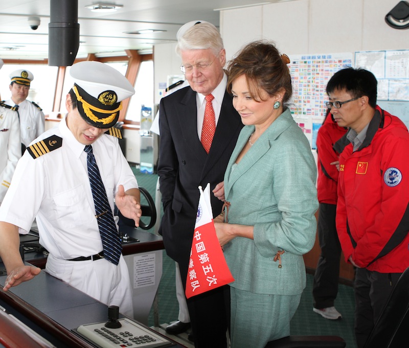 Dr. Ólafur Ragnar Grímsson, president of Iceland, visits Xuelong with his wife, Dorrit Moussief